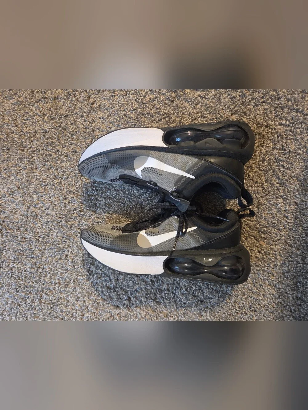 Nike Air Max Black & White Runner - Visible Swoosh. Size 7 Youth.